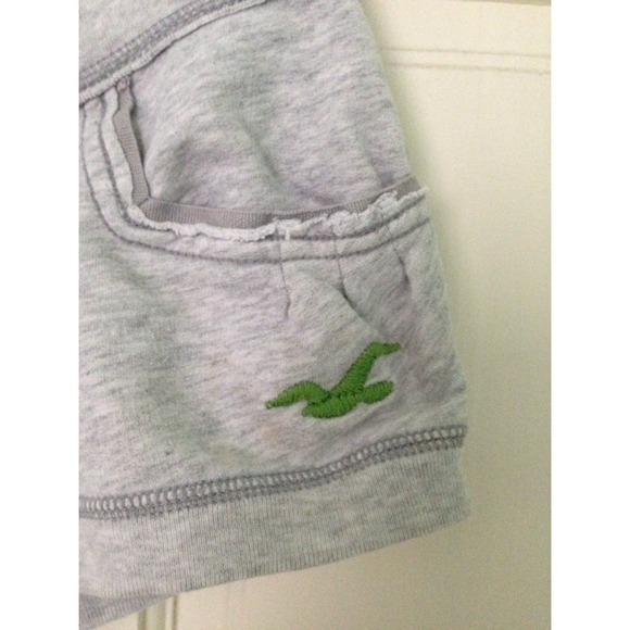 🚫SOLD🚫 Comfy Gray Hollister Shorts - Picture 3 of 4