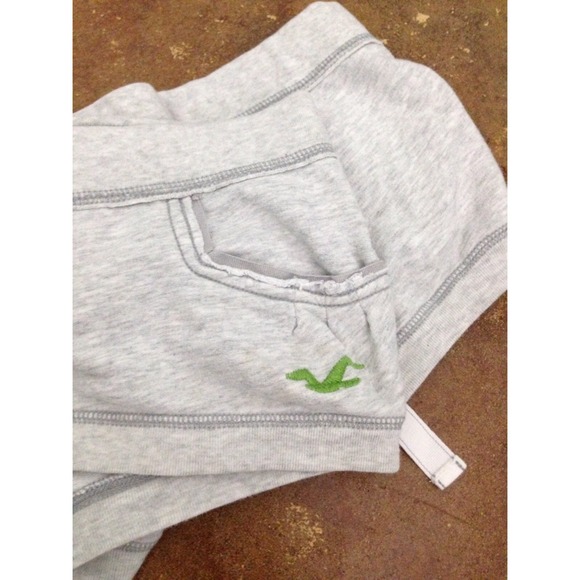 🚫SOLD🚫 Comfy Gray Hollister Shorts - Picture 4 of 4