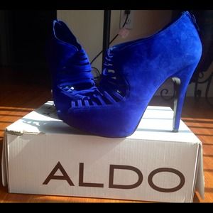 Gorgeous Blue ALDO Wedges