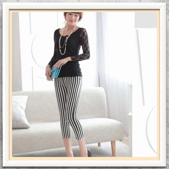 Stripped Black & White Skinny Cropped Capri's
