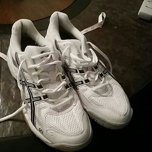 NWOT White Asics unisex 10/10.5/11 tennis shoes!