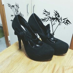 Black Faux Suede Bow Pumps