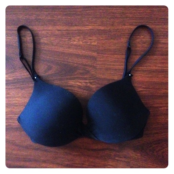 Victoria secret PLUNGE bra C32