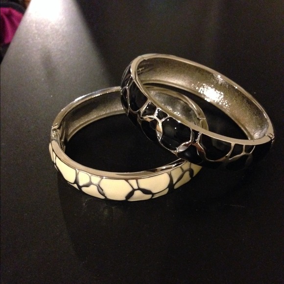 Bracelets - Picture 2 of 4