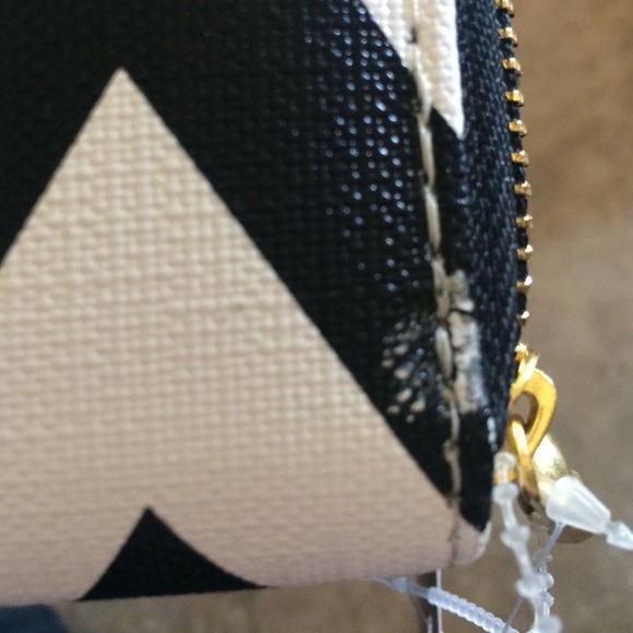 SOLD chevron wallet. Comes as seen in pictures. - Picture 3 of 4