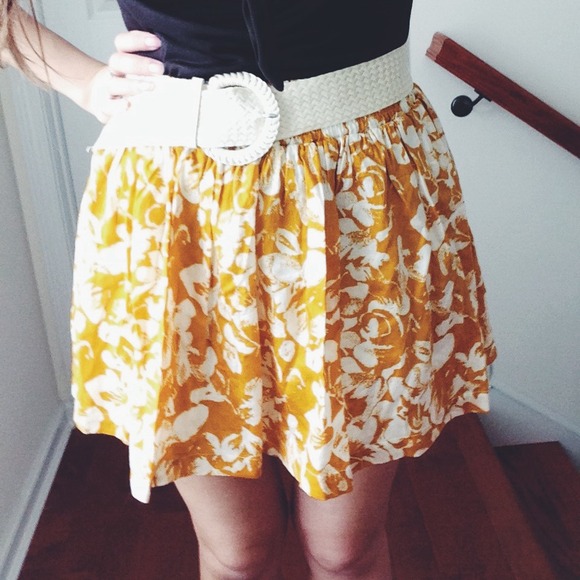 • Forever 21 Yellow Floral Skirt • - Picture 3 of 4