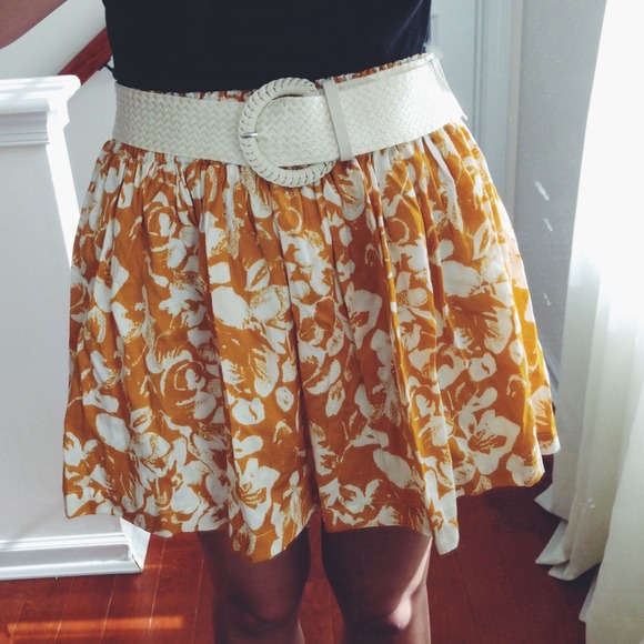 • Forever 21 Yellow Floral Skirt • - Picture 4 of 4
