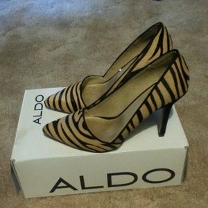 Perfect for night out. Worn once, EXCELLENT cond!