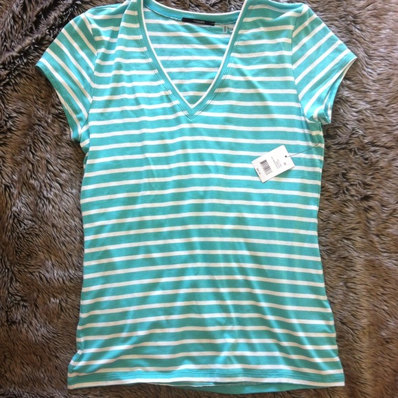 Tahari Tops - 🎉 Final Price 🎉 Tahari t shirt