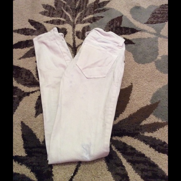 White with blue skinny jeans🌀