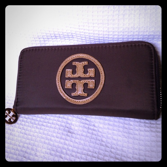 Brown Tory like wallet
