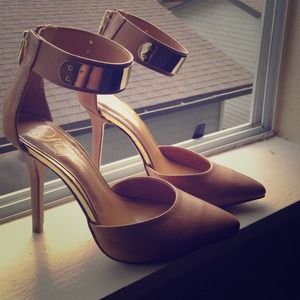 🌟Gold & tan ankle cuff pointed toe heels!🌟