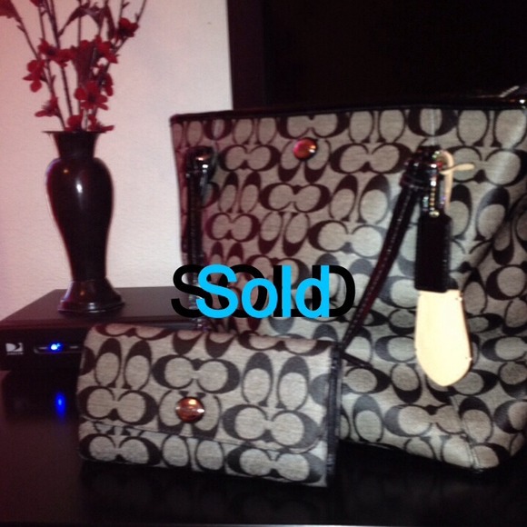 SOLD LOCALLY !! Coach Tote and Wallet.