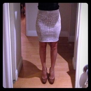 BCBG bandage skirt (S) (NWOT) *worn once!!!