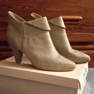 Vintage grey boots