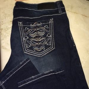 📍HOLD @cseiffert📍 Jeans/Paris Shirt.