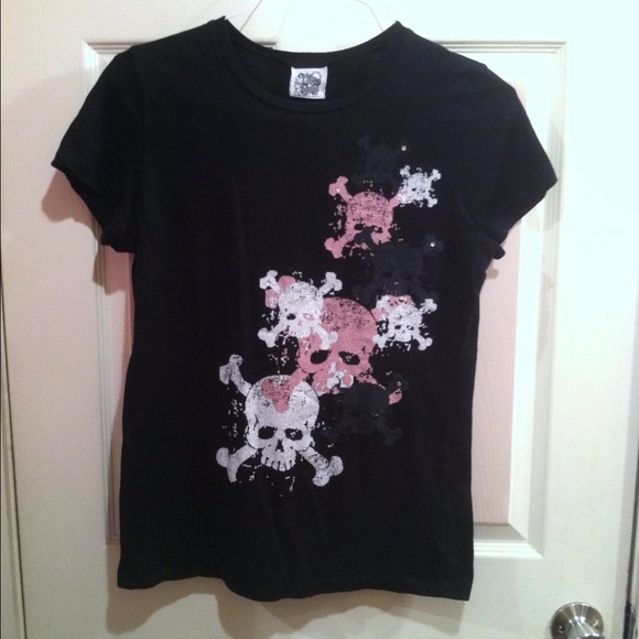 Distressed Black Multi Skull Tee W/ Rhinestones💀 - Picture 1 of 4