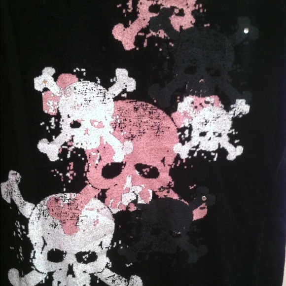 Distressed Black Multi Skull Tee W/ Rhinestones💀 - Picture 3 of 4