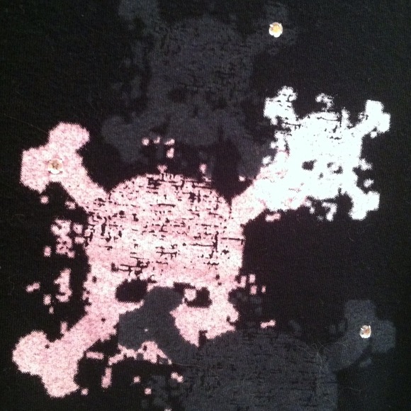 Distressed Black Multi Skull Tee W/ Rhinestones💀 - Picture 4 of 4