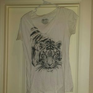 White tee with tiger