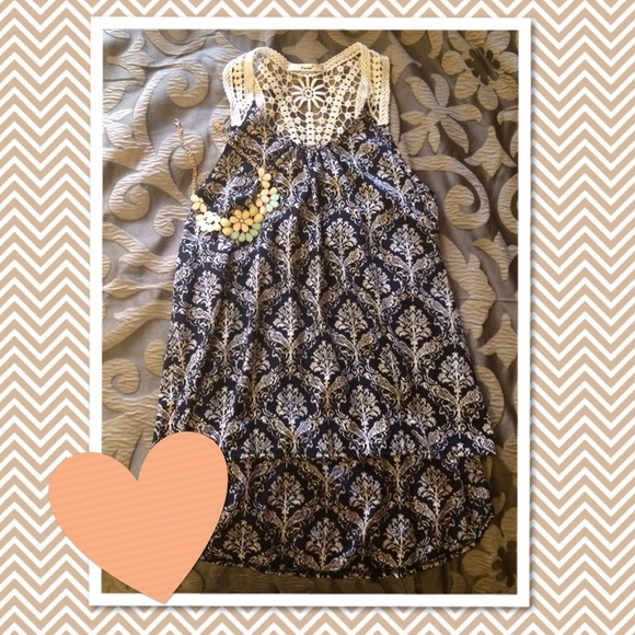 🚫Sold🚫🌻Hi-lo Damask Tank🌻