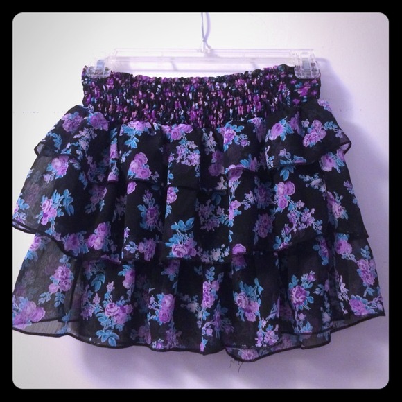 Floral Skirt w/ Ruffles 🌸🌺🌸