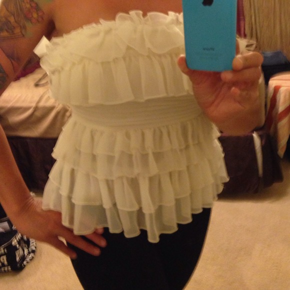 Pretty Ruffled Top - Picture 3 of 4