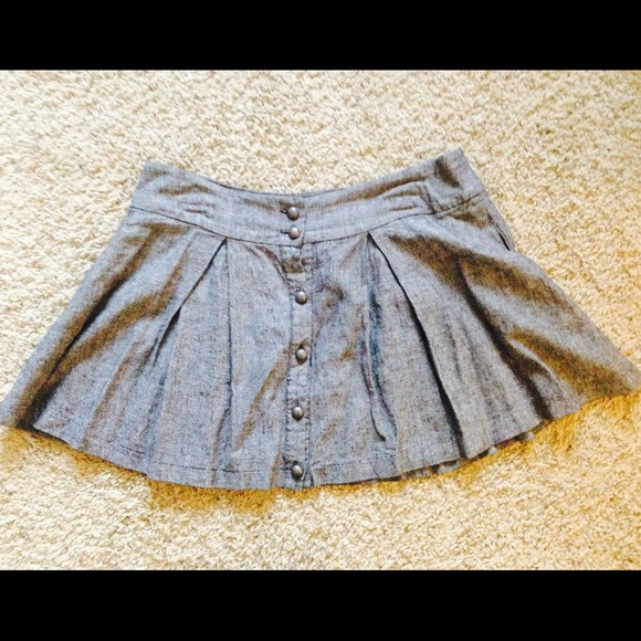 *Goodwill at End of Month* Grey skirt with pockets