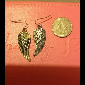 Silver toned wings earrings