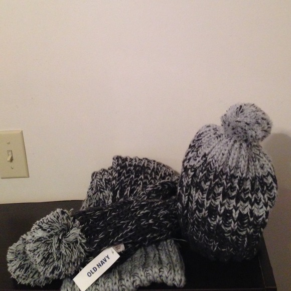 ❗️️️Reduced❗️NWT grey ombré hat and scarf!