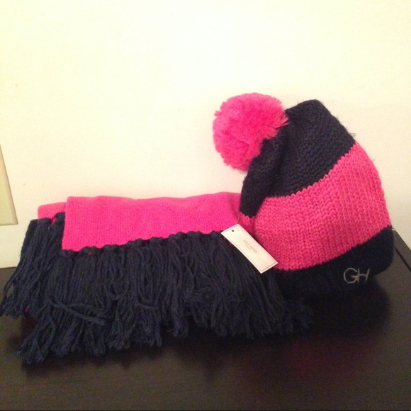❗️️️Reduced❗️NWT hat and scarf!