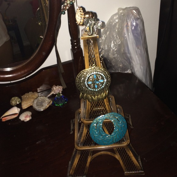 Bronze eiffel tower earring and ring holder