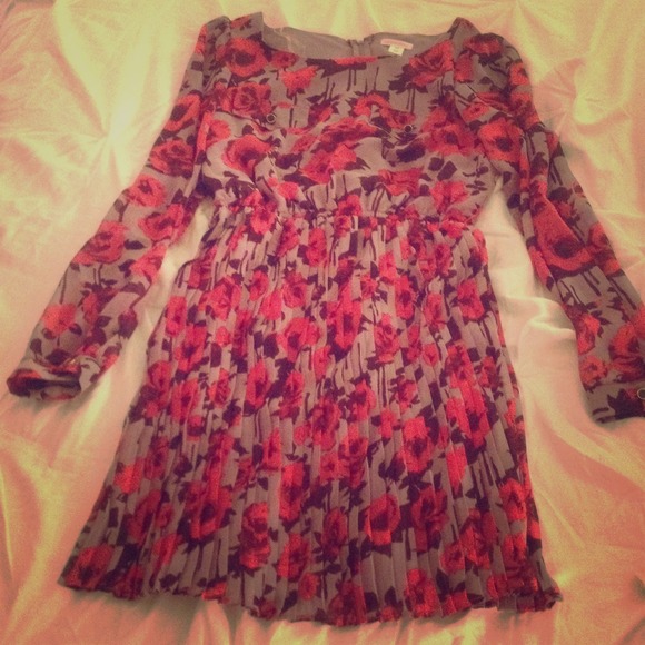 Beautiful floral dress!