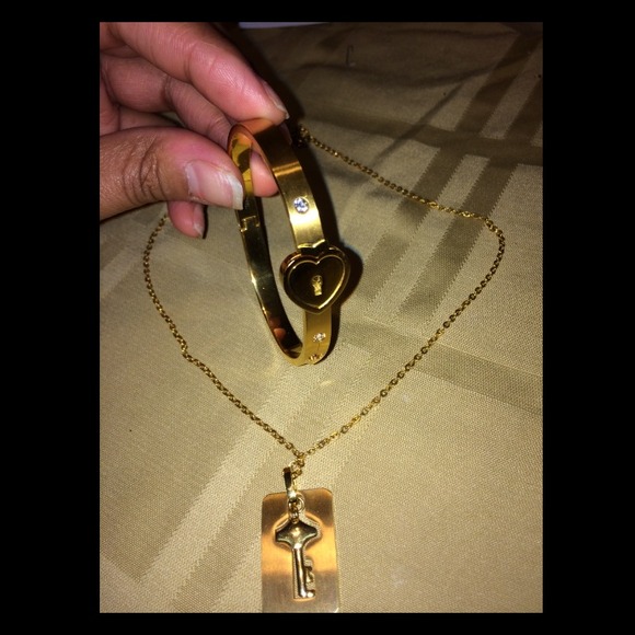 Love Necklace & Bracelet Set New! - Picture 3 of 4