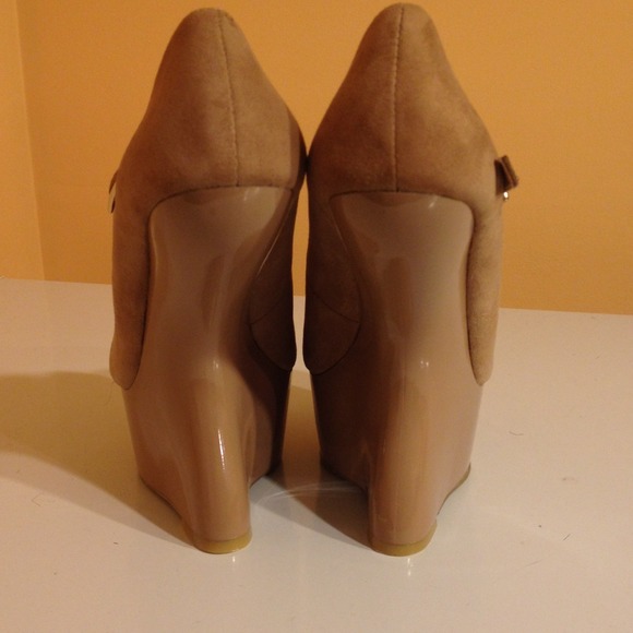 "Chinese Laundry" nude wedges - Picture 3 of 4