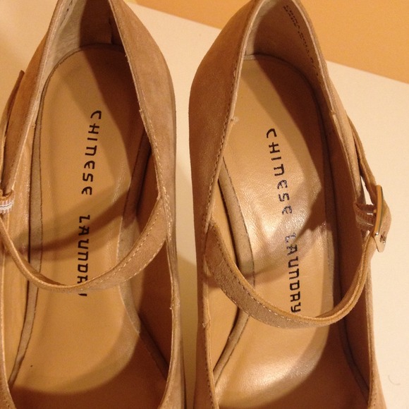 "Chinese Laundry" nude wedges - Picture 4 of 4