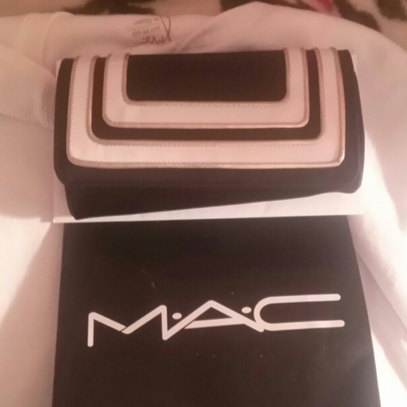 Mac Makeup case - Picture 1 of 4