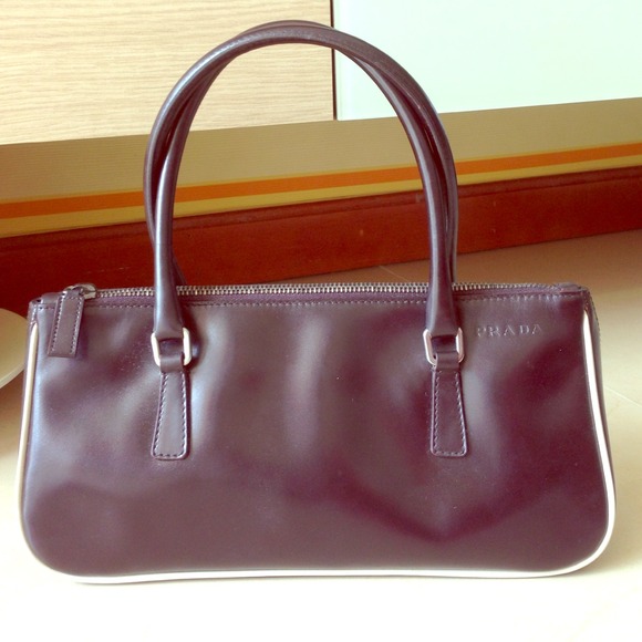 Prada real leather ladies handbag. Never use!