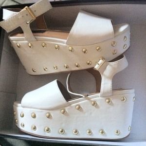 💖White gold studded Platform Heels💖
