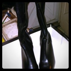 St. John's Bay side zip boots