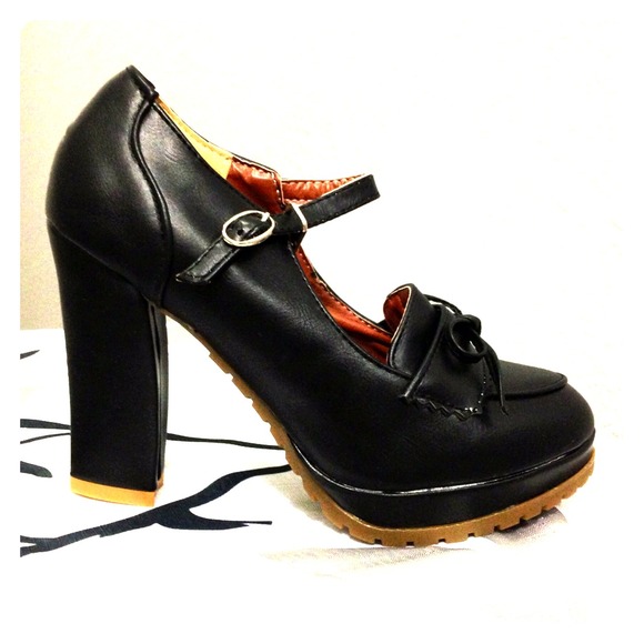 Adorable Mary Janes!!!