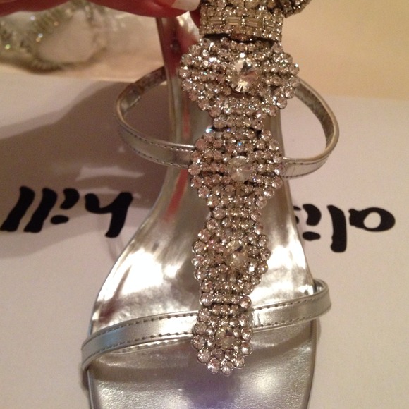 Silver sparkling Rhinestones ⚪️⚪️⚪️ - Picture 3 of 4