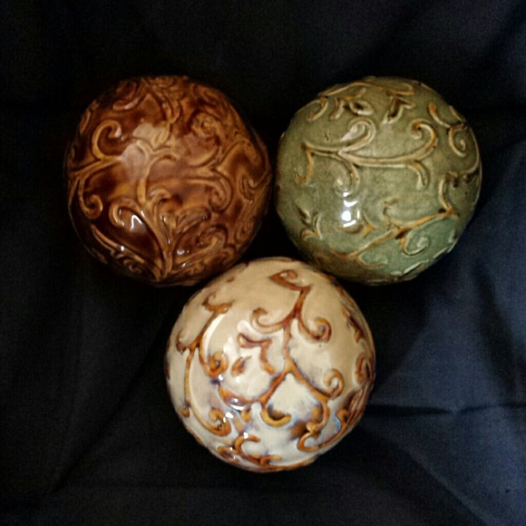 3 decorative glass balls