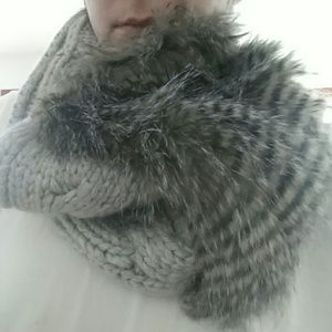 Knit scarf and matching gloves with faux fur