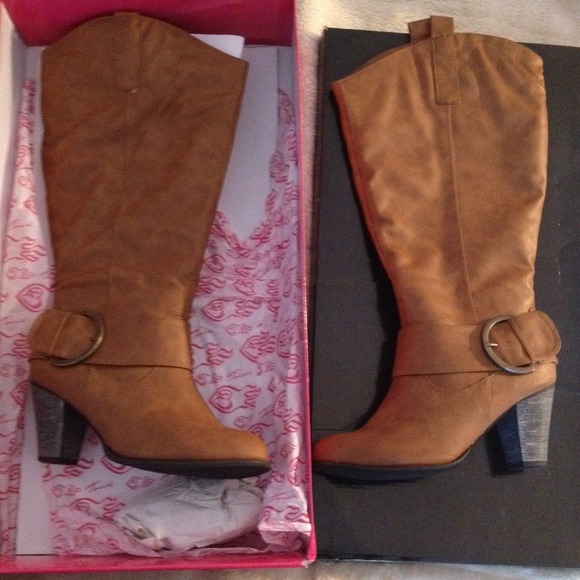 Torrid size 10 boots
