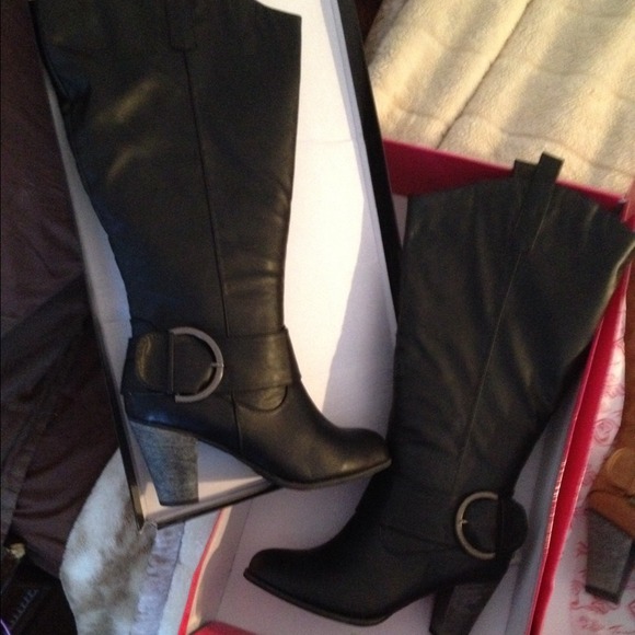 Torrid back size 10 boots
