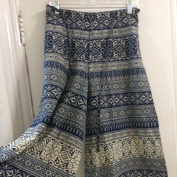 Wide Leg printed pants size M