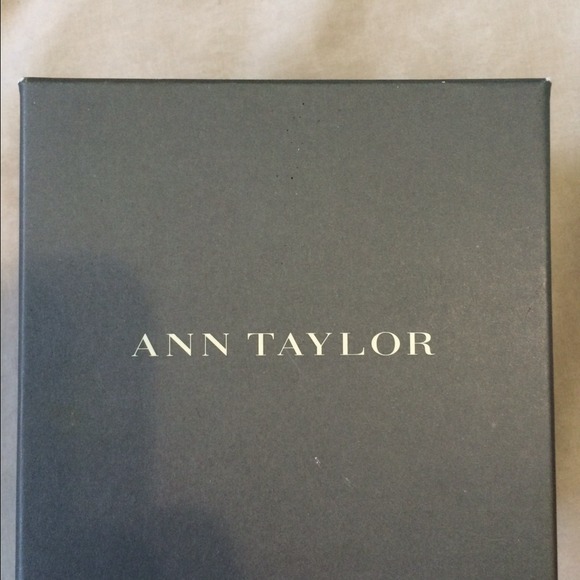 Ann Taylor jewelry set. ✂️PRICE REDUCED👇🎉🎊✂️