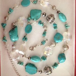 One size beautiful detailed neckless.