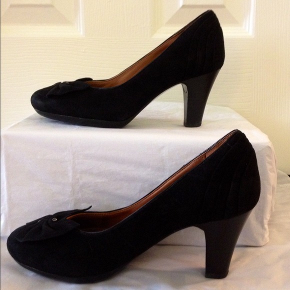 Clark's Artisan Black Suede Pumps